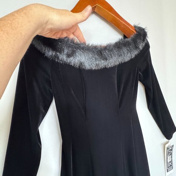 Vintage Alex Evening Black Velvet Faux Fur Off Shoulder Long Sleeve Maxi Dress - Picture 3 of 14
